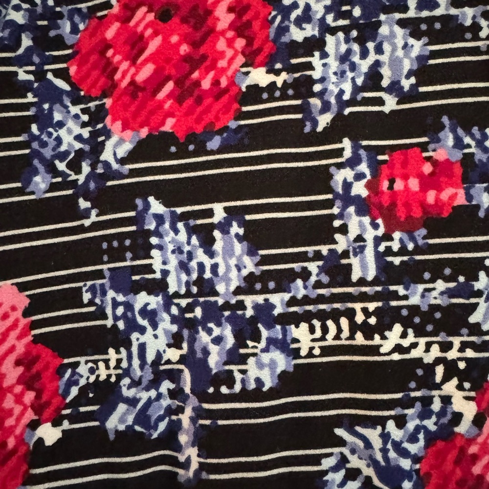โจ Donated: LuluRoe Tall & Curvy lot of 4 colorful & vibrant patterned leggings. - Picture 3 of 7